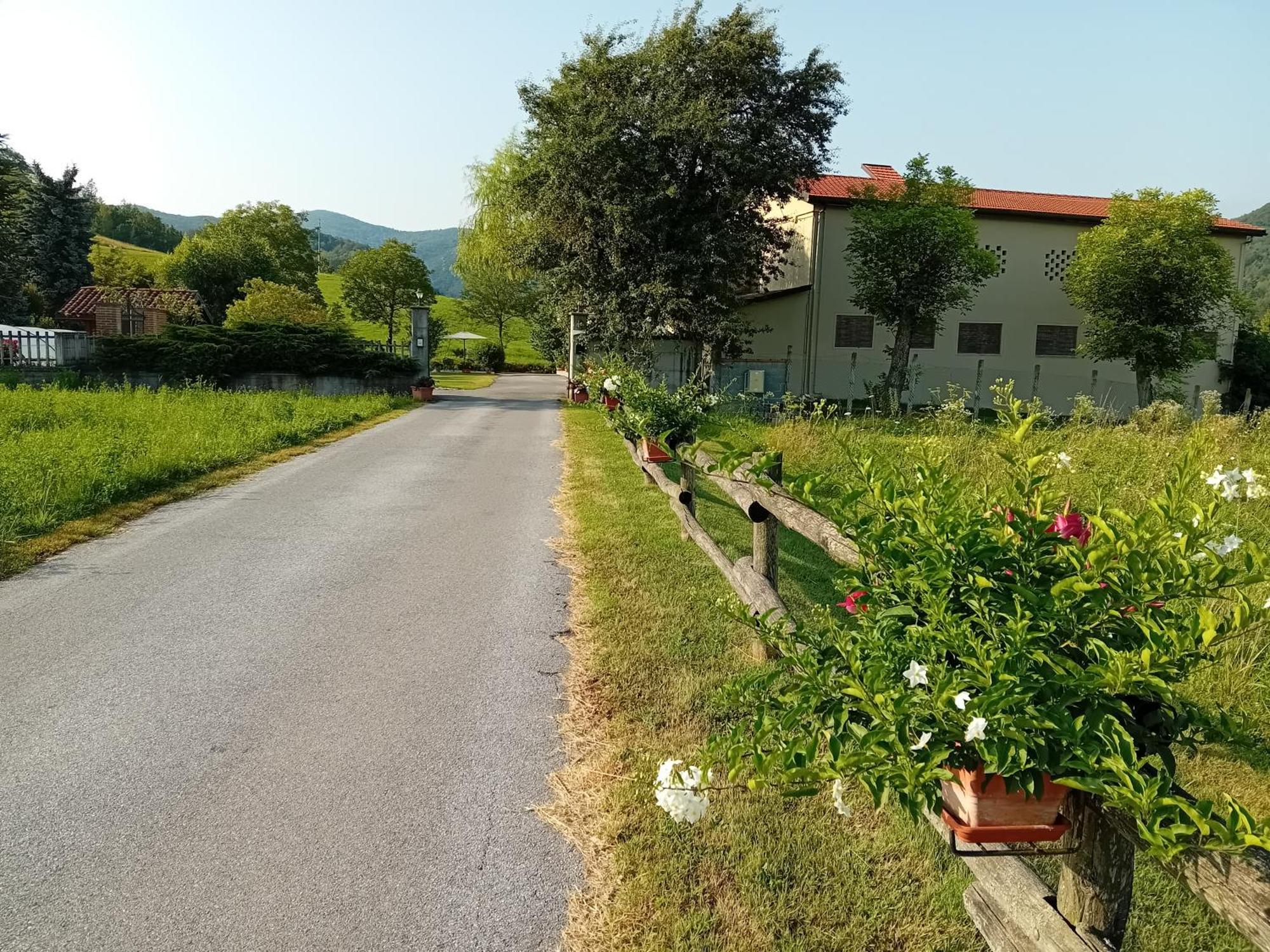L'Isola Dla Cerrea Acomodação com café da manhã Mombasiglio Exterior foto