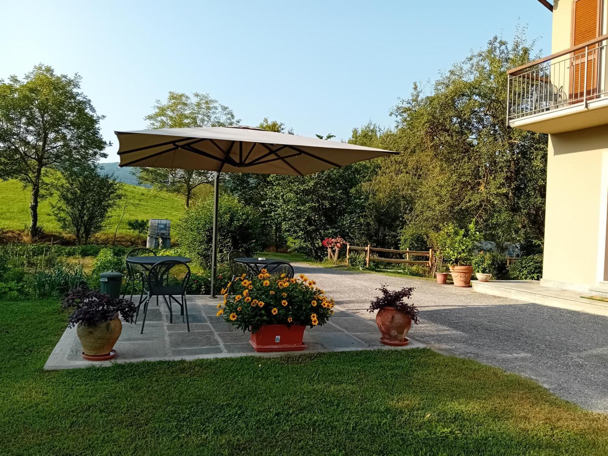 L'Isola Dla Cerrea Acomodação com café da manhã Mombasiglio Exterior foto